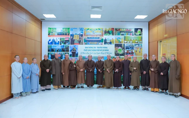 Chư tôn đức lưu niệm tại buổi họp mặt kết thúc nhiệm kỳ của Ban Thông tin - Truyền thông Phật giáo TP.HCM