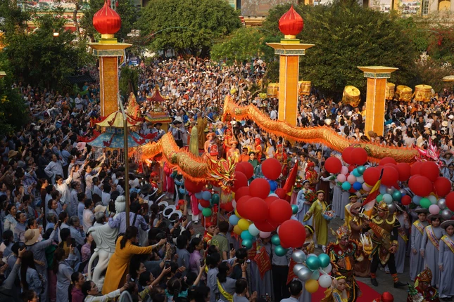 Đông đảo Phật tử, quan khách tham dự