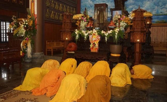 Đảnh lễ Giác linh Hòa thượng Thích Thiện Nguyện, nguyên Trưởng ban Trị sự GHPGVN TP.Đà Nẵng tại chùa Linh Ứng Bãi Bụt Đảnh lễ Giác linh Hòa thượng Thích Thiện Nguyện, nguyên Trưởng ban Trị sự GHPGVN TP.Đà Nẵng tại chùa Linh Ứng Bãi Bụt