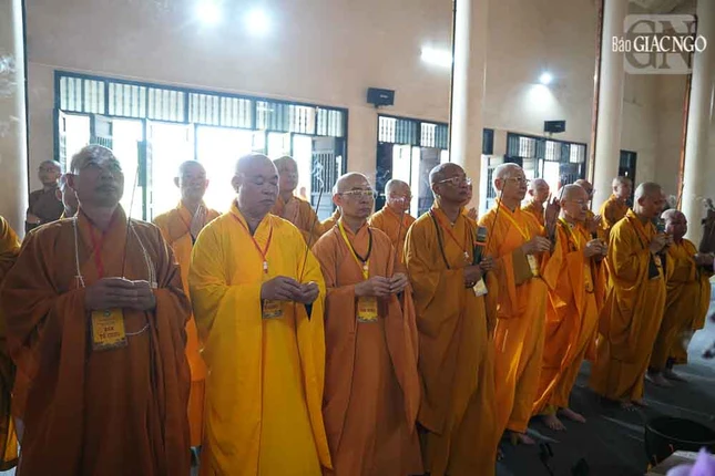 Khóa lễ dâng hương cầu nguyện tại chánh điện thiền viện Trúc Lâm Thiên Trường