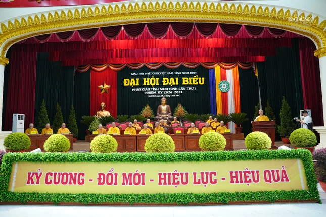 Chư tôn đức chủ tọa đoàn