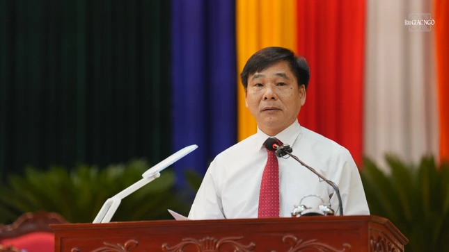 Phó Chủ tịch UBND tỉnh Ninh Bình Nguyễn Anh Chức phát biểu ghi nhận và biểu dương những đóng góp thiết thực của Phật giáo tỉnh nhà trong nhiệm kỳ qua