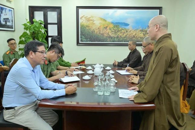 Thượng tọa Thích Thông Đạo phát biểu trong phiên làm việc với các cơ quan chức năng Thành phố Thượng tọa Thích Thông Đạo phát biểu trong phiên làm việc với các cơ quan chức năng Thành phố