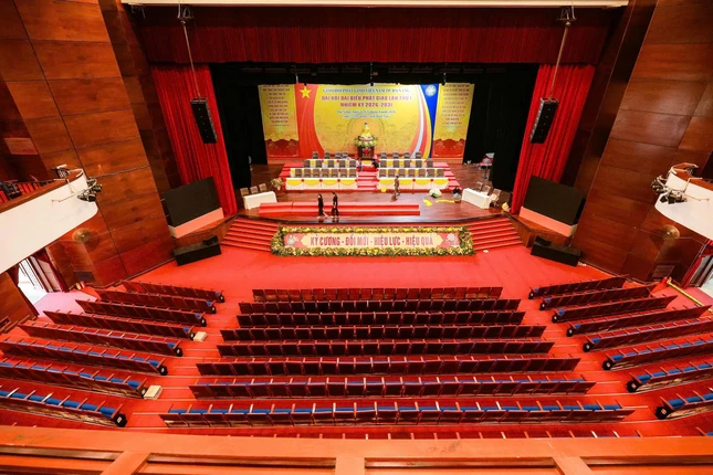 Bên trong hội trường nhà hát Trưng Vương (số 86 Hùng Vương, P.Hải Châu)