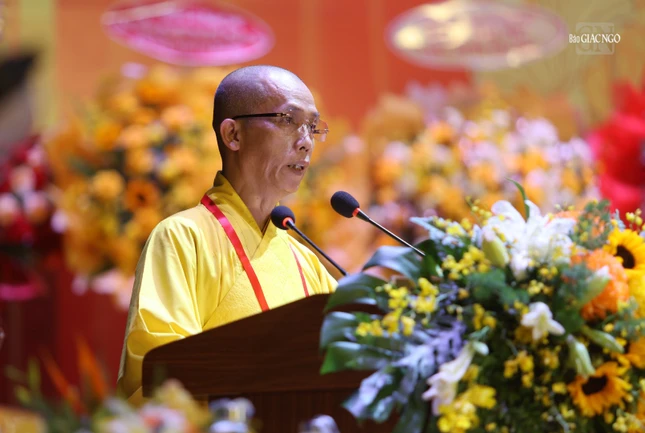 Thượng tọa Thích Thanh Bảo báo cáo tóm tắt nội dung kết quả Đại hội ngày thứ nhất