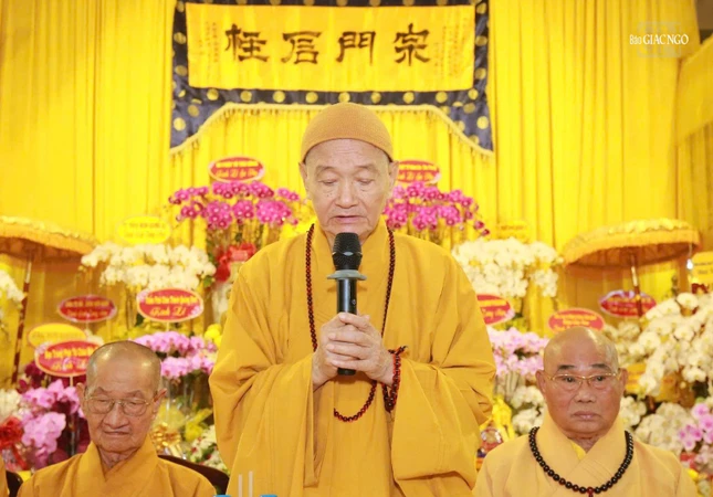 Trưởng lão Hòa thượng Thích Thanh Hùng ban đạo từ