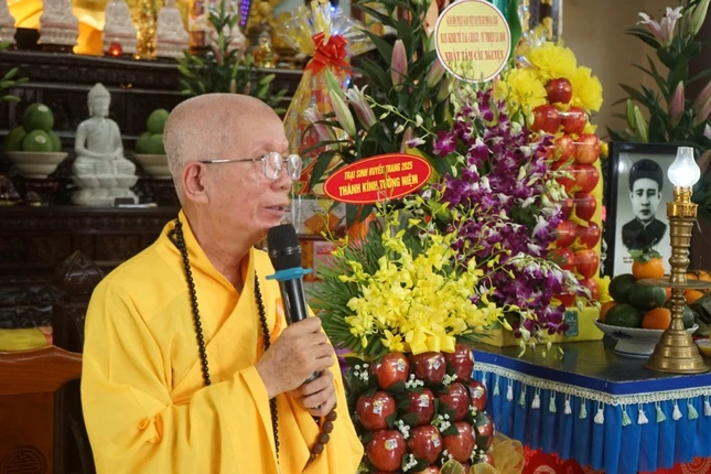 Thượng tọa Thích Nhuận Hòa ban đạo từ