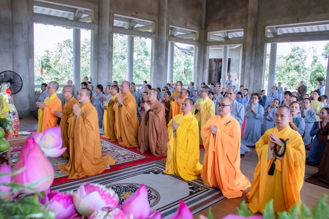 Môn đồ đệ tử thành kính tưởng niệm Hòa thượng Thích Thiện Đạt