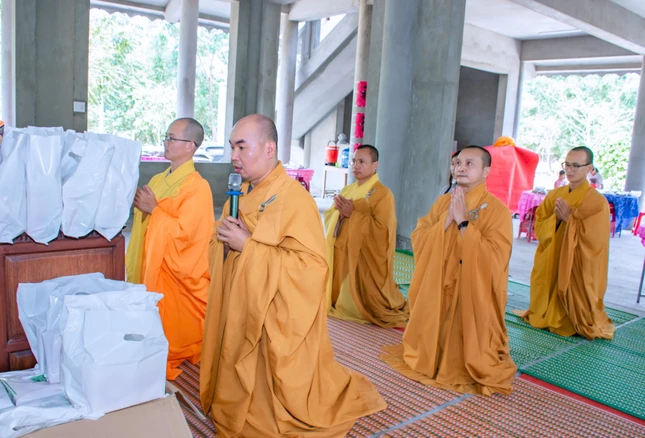 Đại đức Thích Quảng Hậu tác bạch tri ân