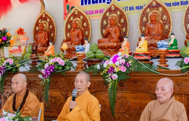 Trưởng lão Hòa thượng Thích Thiện Thành ban đạo từ