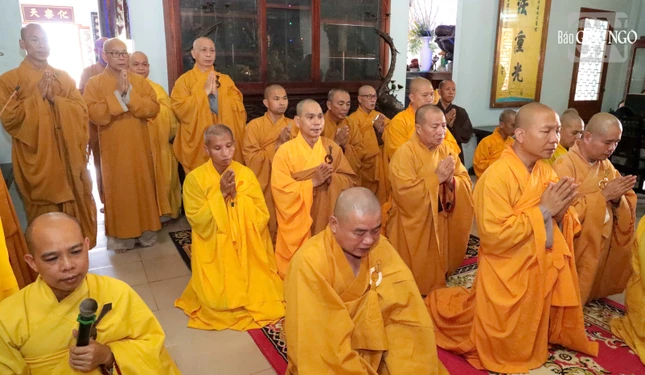 Môn đồ pháp quyến thành kính tưởng niệm ân sư