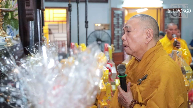 Trưởng lão Hòa thượng Thích Thiện Pháp cung tiến Giác linh Hòa thượng Thích Minh Tâm