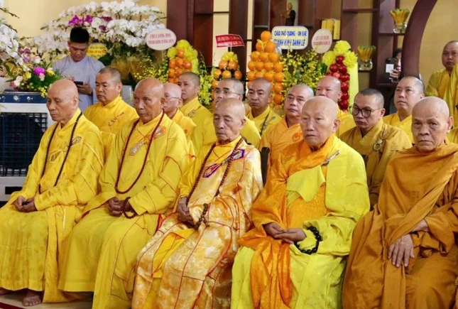 Chư tôn giáo phẩm chứng minh