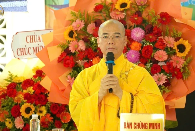 Thượng tọa Thích Thông Đạo ban đạo từ