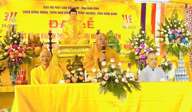 Thượng tọa Thích Thiện Hưởng ban đạo từ