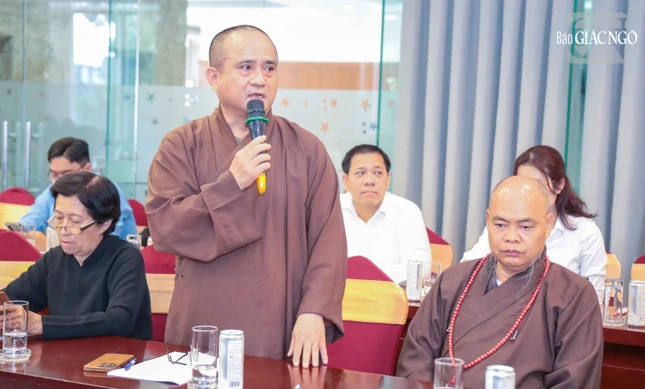 Thượng tọa Thích Tâm Hải, Ủy viên Hội đồng Trị sự, Tổng Biên tập Báo Giác Ngộ phát biểu