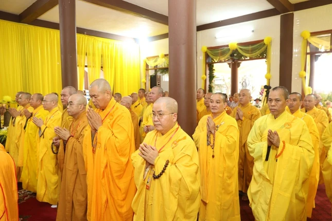 Chư Tăng Ni thành kính tưởng niệm Hòa thượng Thích Phước Minh