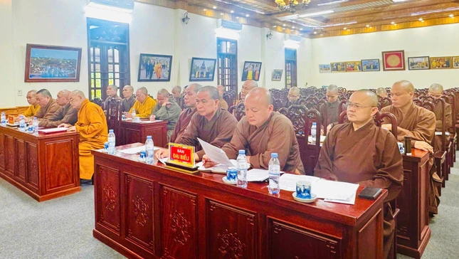 Chư tôn đức Ban Thường trực Ban Trị sự GHPGVN tỉnh Ninh Bình tham dự