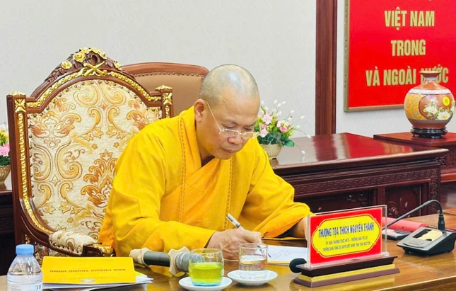 Thượng tọa Thích Nguyên Thành, Trưởng ban Trị sự GHPGVN tỉnh Thái Nguyên chủ trì phiên họp