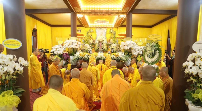 6 giờ sáng ngày mai, 15-5-2026 (nhằm ngày 29-3-Bính Ngọ) diễn ra lễ truy niệm; sau đó phụng tống kim quan Hòa thượng tân viên tịch nhập tháp tại Nghĩa trang Gò Trời