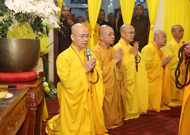 Thượng tọa Thích Thông Đạo thay mặt Ban Tổ chức Lễ tang và môn đồ pháp quyến cảm tạ