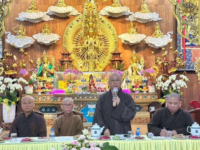 Thượng tọa Thích Minh Nhựt phát biểu