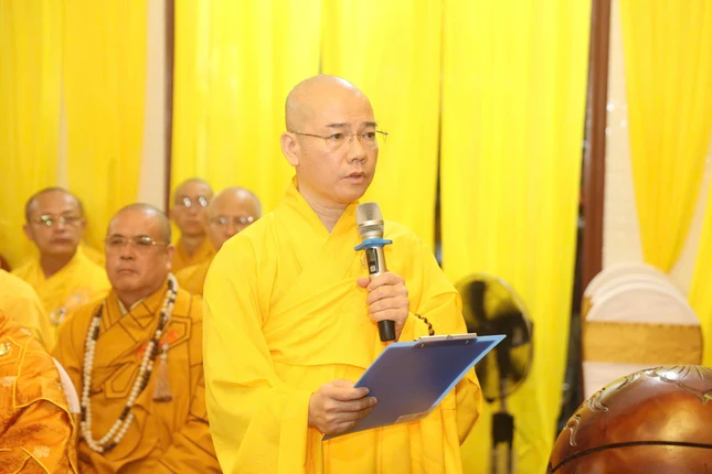 Thượng tọa Thích Thông Đạo, đại diện Ban Trị sự GHPGVN TP.Đà Nẵng dâng lời cảm niệm Thượng tọa Thích Thông Đạo, đại diện Ban Trị sự GHPGVN TP.Đà Nẵng dâng lời cảm niệm