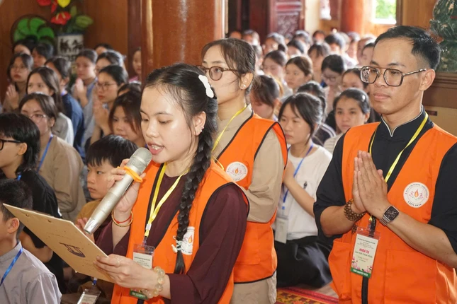 Đại diện các tu sinh dâng lời phát nguyện