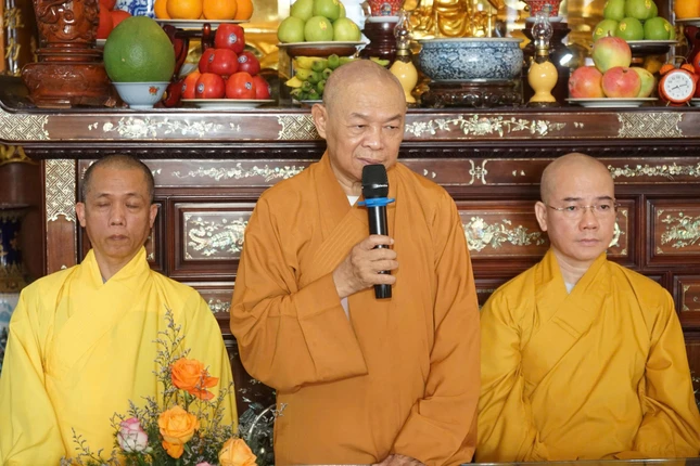 Hòa thượng Thích Từ Nghiêm ban đạo từ