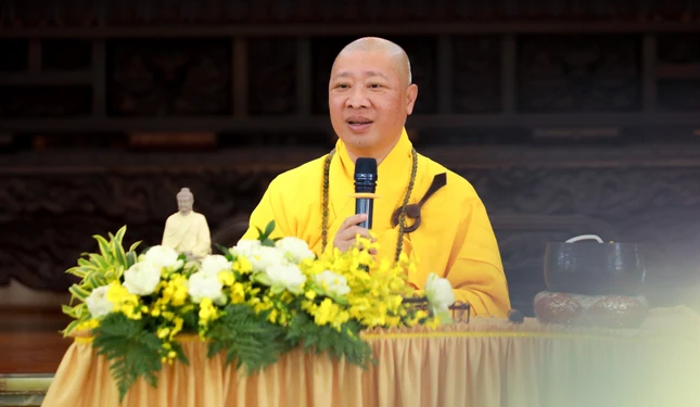 Thượng tọa Thích Thiện Thuận thuyết giảng chủ đề Tình thương và tâm nguyện