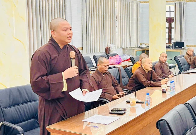 Đại đức Thích Huệ Nghiêm trình bày kế hoạch thiết trí và tổ chức Đại lễ Phật đản Phật lịch 2570