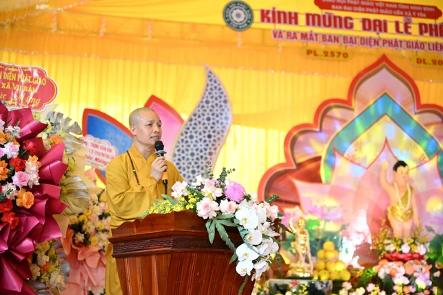 Thượng tọa Thích Minh Quang ban đạo từ