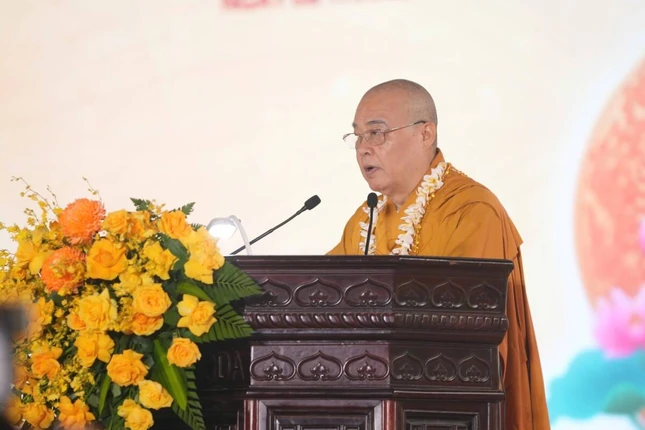 Trưởng lão Hòa thượng Thích Thanh Nhiễu tuyên đọc Thông điệp Đại lễ Phật đản Phật lịch 2570 của Đức Pháp chủ GHPGVN