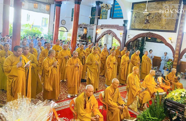 Môn đồ pháp quyến tưởng niệm Trưởng lão Hòa thượng viện chủ tổ đình Phổ Quang