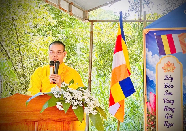 Đại đức Thích Viên Quán tuyên đọc Thông điệp Đại lễ Phật đản Phật lịch 2570 của Đức Pháp chủ GHPGVN