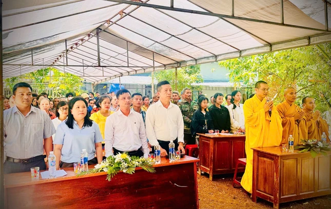 Chư tôn đức, quan khách, đồng bào Phật tử tham dự