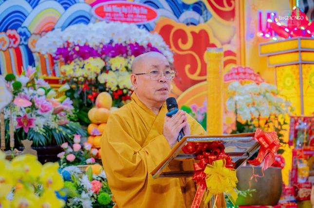 Thượng tọa Thích Đạt Đức tuyên đọc Thông điệp Đại lễ Phật đản Phật lịch 2570 của Đức Pháp chủ GHPGVN