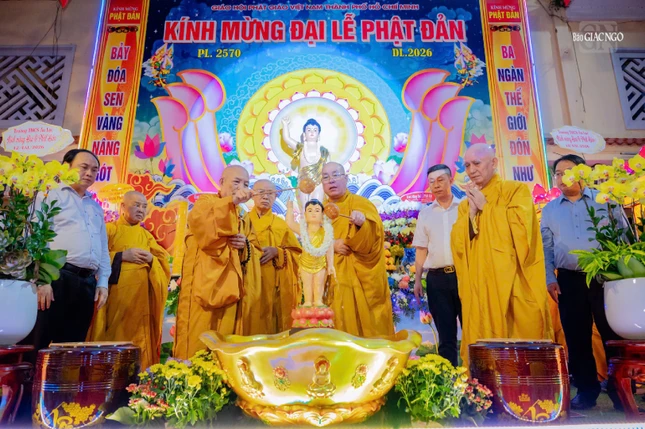 Khóa lễ Tắm Phật