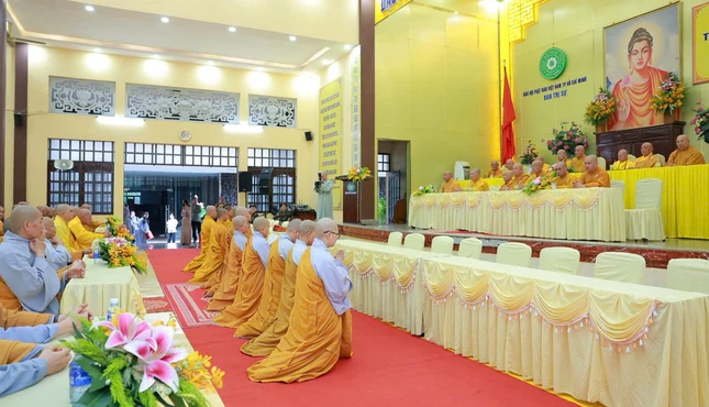 Chư hành giả cung thỉnh Ban Chức sự các hạ trường