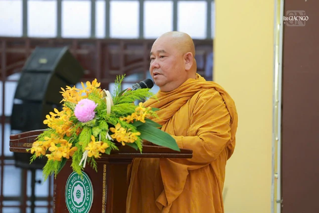 Thượng tọa Thích Minh Lực thông qua thanh quy và nội quy sinh hoạt các trường hạ