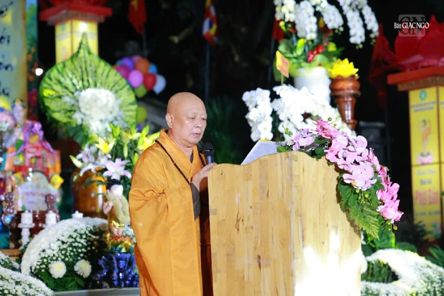 Hòa thượng Thích Lệ Trang đọc Diễn văn Đại lễ Phật đản Phật lịch 2570 của Trưởng lão Hòa thượng Chủ tịch Hội đồng Trị sự GHPGVN