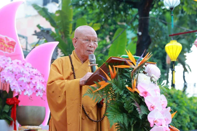 Trưởng lão Hòa thượng Thích Huệ Minh tuyên đọc Thông điệp Đại lễ Phật đản Phật lịch 2570 của Đức Pháp chủ GHPGVN