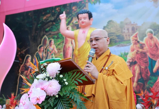 Thượng tọa Thích Minh Nhựt đọc Diễn văn Đại lễ Phật đản Phật lịch 2570 của Trưởng lão Hòa thượng Chủ tịch Hội đồng Trị sự GHPGVN