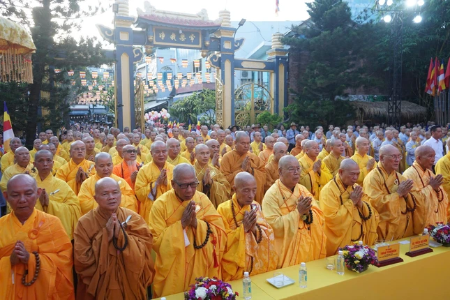 Chư tôn đức tham dự