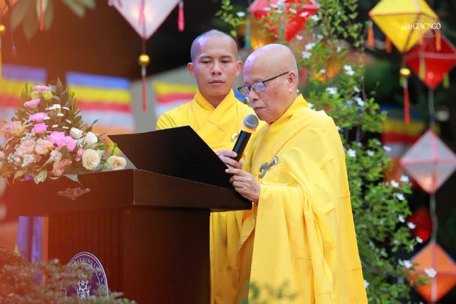 Hòa thượng Thích Chơn Nguyên tuyên đọc Thông điệp Đại lễ Phật đản Phật lịch 2570 của Đức Pháp chủ GHPGVN