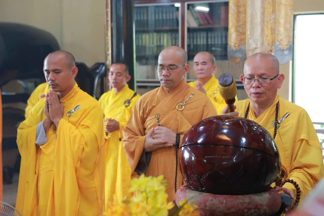 Chư tôn đức các tự viện trong và ngoài TP.HCM tham dự