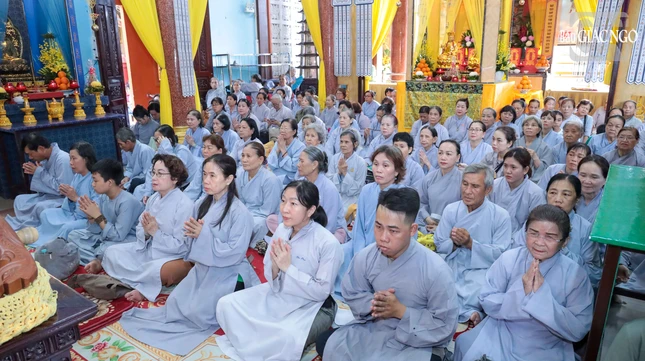 Đông đảo Phật tử về dự lễ tưởng niệm Trưởng lão Hòa thượng Thích Thanh Sơn tại tổ đình Vạn Thọ