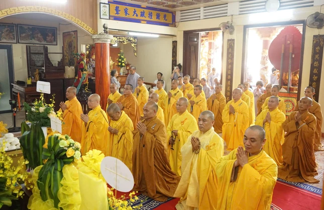 Môn đồ đệ tử thành kính tưởng niệm ân sư