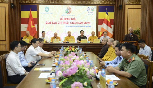 Quang cảnh buổi lễ trao giải Quang cảnh buổi lễ trao giải
