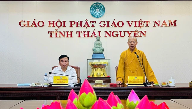 Thượng tọa Thích Nguyên Thành, Ủy viên Thường trực Hội đồng Trị sự, Trưởng ban Trị sự GHPGVN tỉnh Thái Nguyên phát biểu